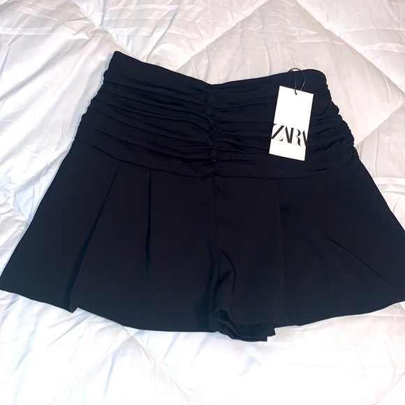 Zara High Waisted Cinched Black Skort- Small - Picture 4 of 9